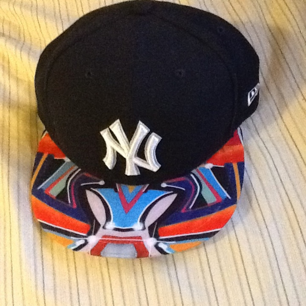 New Era fitted graffiti Yankee hat